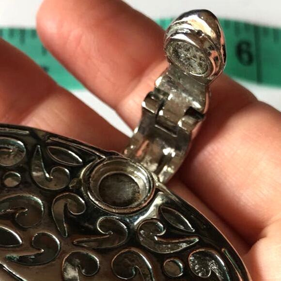 Heavy silver tone magnetic closure statement pendant - Picture 8 of 8